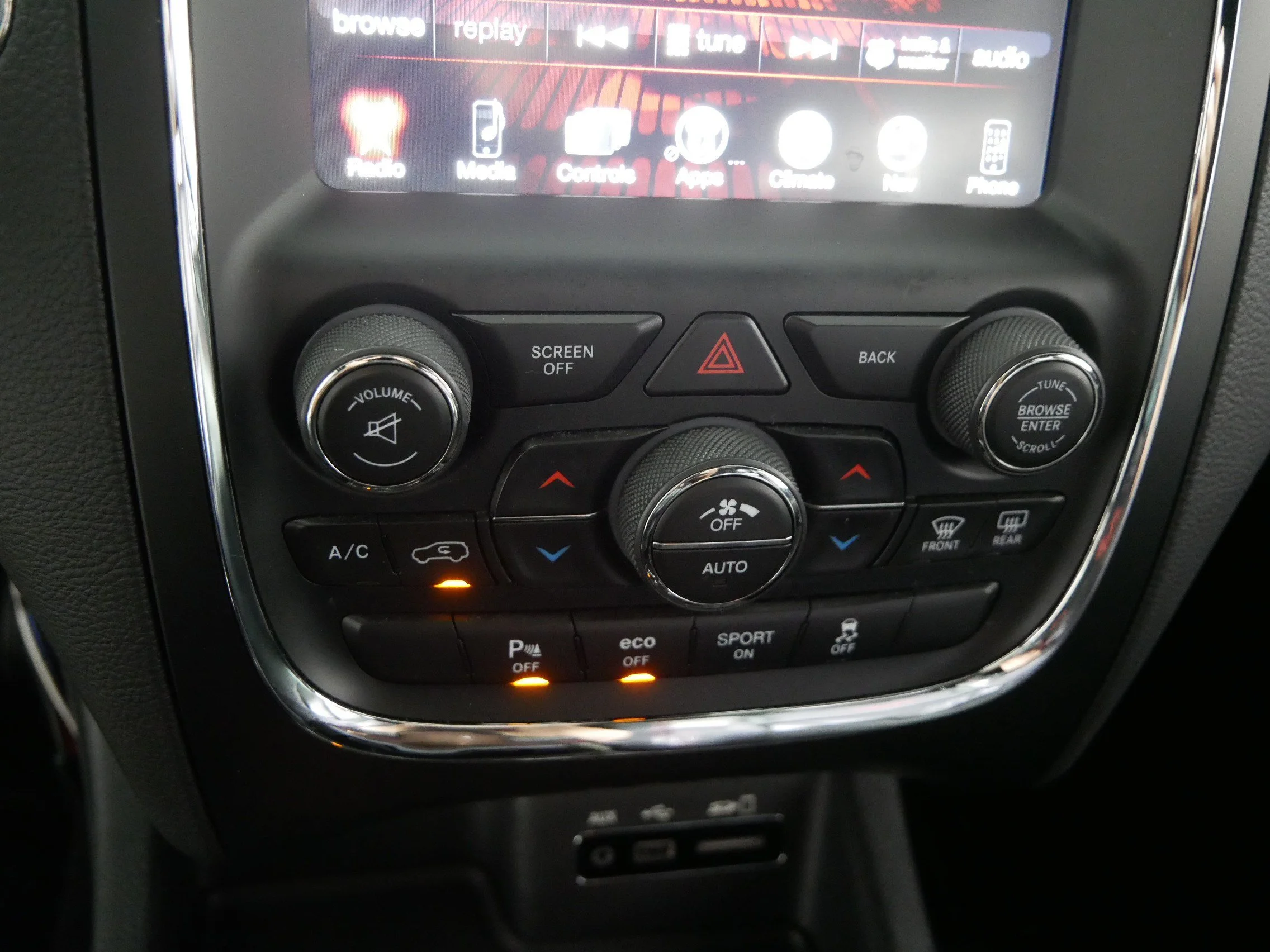 Used 2017 Vice White Tri-Coat Pearl Dodge R/T image 23