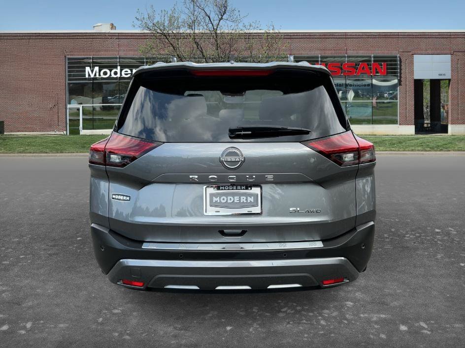 Certified Used 2023 Gun Metallic Nissan SL image 3