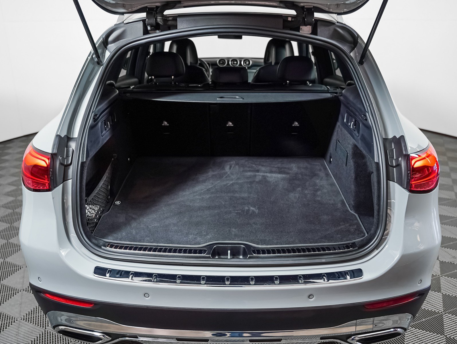 Certified Used 2026 Alpine Grey Mercedes-Benz GLC 300 image 8