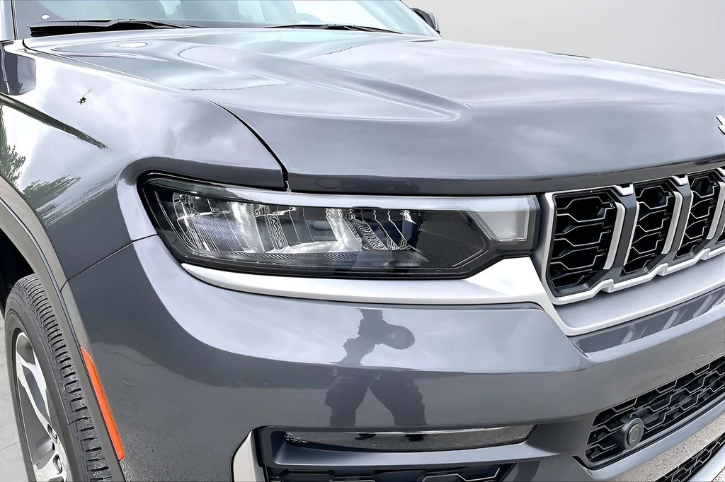 New 2026 Baltic Gray Metallic Clear-Coat Exterior Paint Jeep Limited image 21