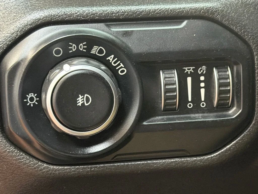 Used 2018 Black Clearcoat Jeep Unlimited Sport S image 22