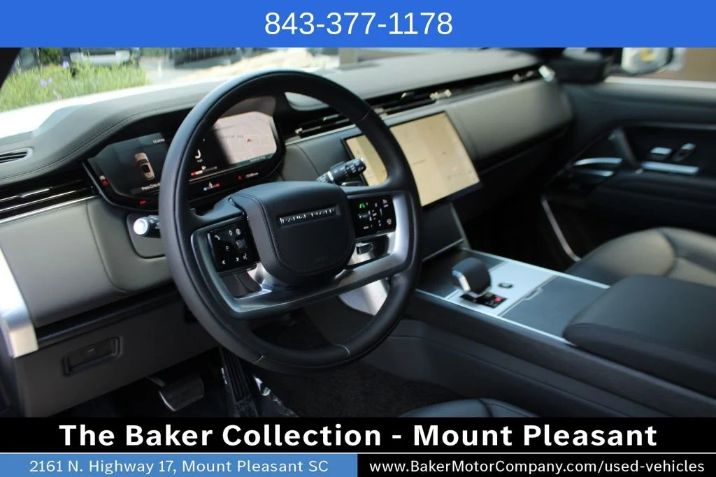 Used 2024 White Land Rover SE image 3