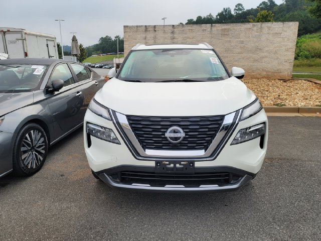 Used 2023 White Nissan SL image 3