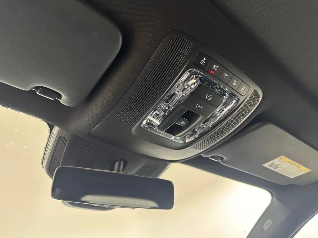 Used 2022 Galaxy Blue Metallic Mercedes-Benz GLB 250 image 15