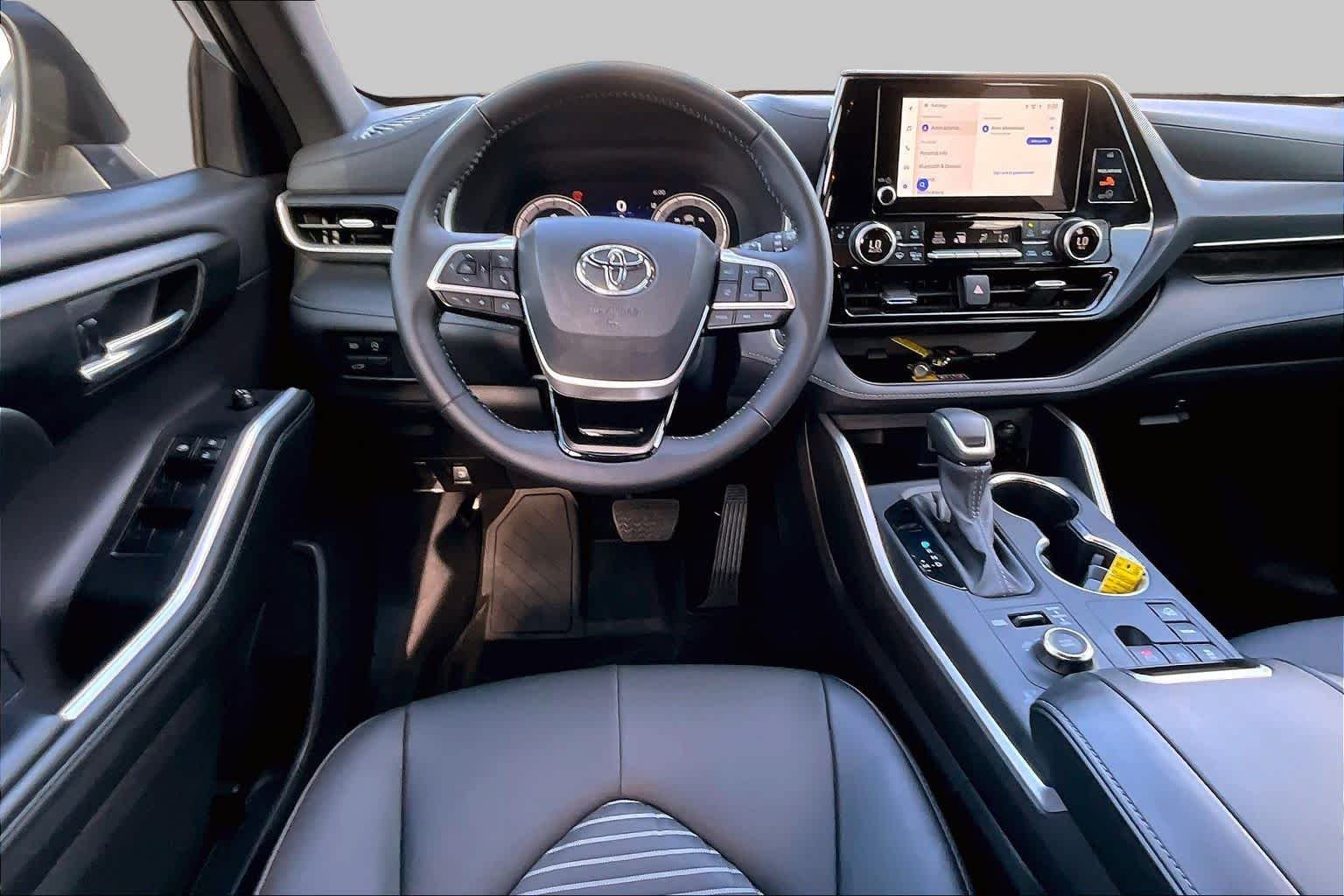 Used 2025 Cement Toyota XSE image 6