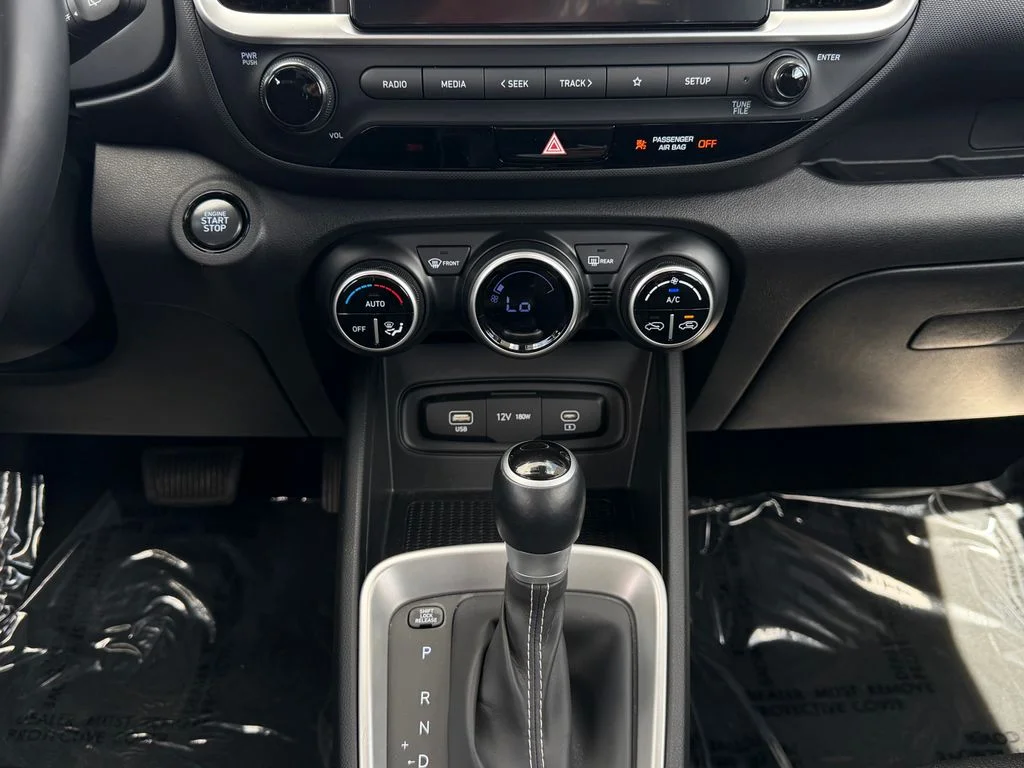 Used 2025 White Hyundai SEL image 16