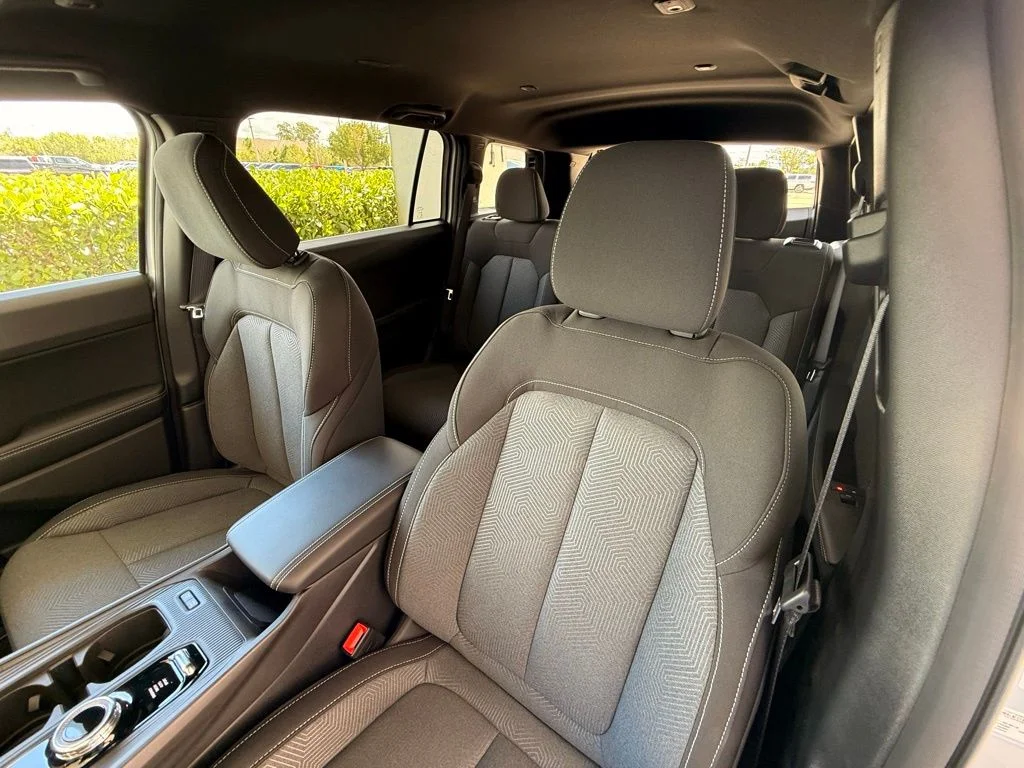 New 2026 Silver Zynith Clear-Coat Exterior Paint Jeep Laredo image 24