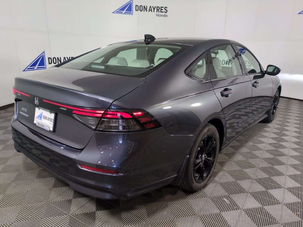 2025 Honda Accord SE - Photo 9