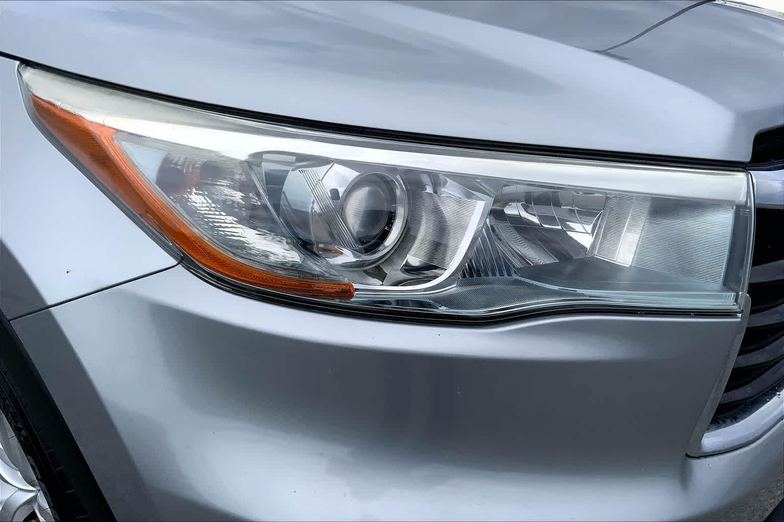 Used 2016 Silver Sky Metallic Toyota LE image 27