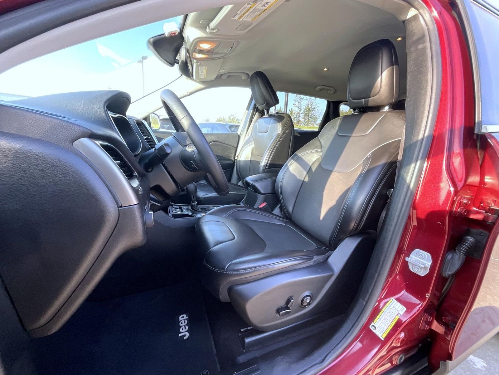 Used 2019 Red Jeep Latitude Plus image 11