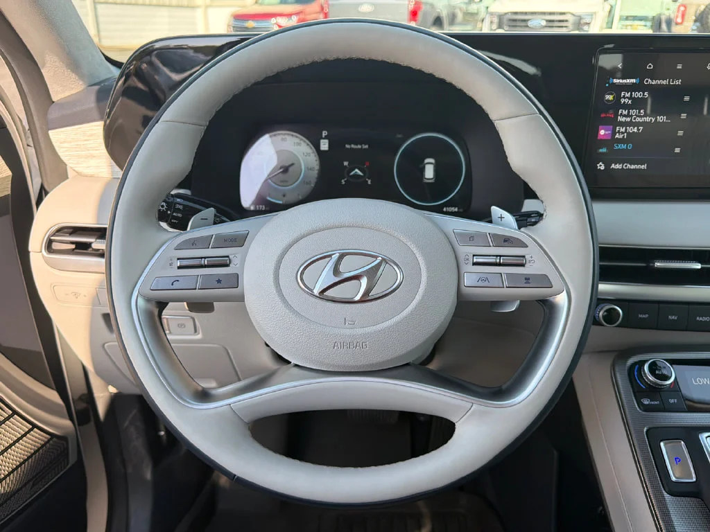 Used 2024 White Hyundai Calligraphy image 26