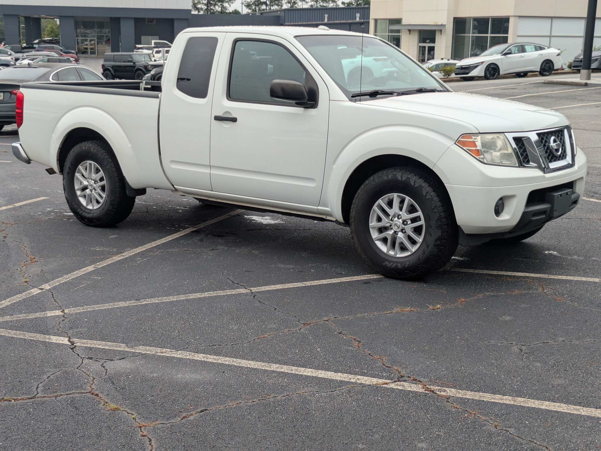 Used 2015 White Nissan SV image 1