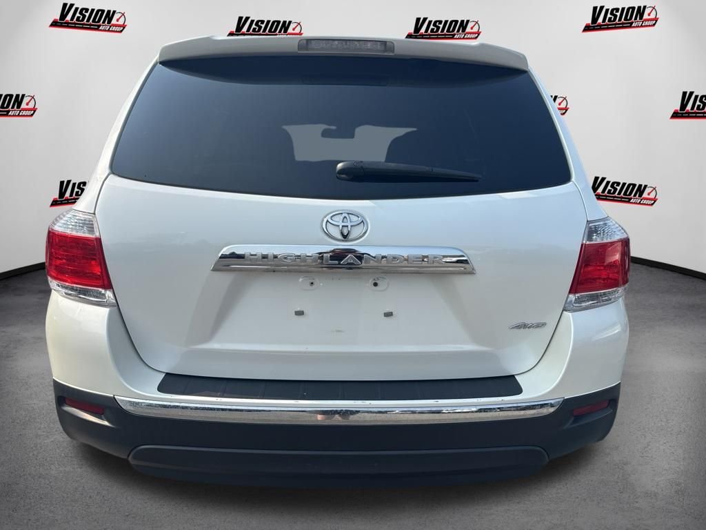 Used 2013 White Toyota Base image 7