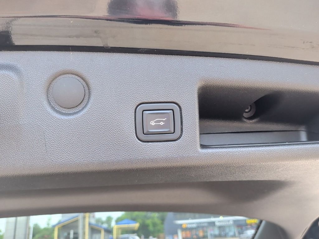 Used 2022 Black Chevrolet LT image 41