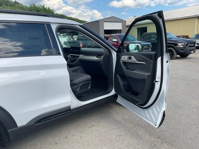 New 2026 Space White Metallic Ford Active image 40