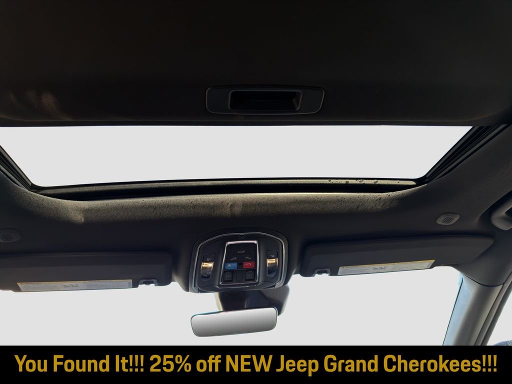 New 2026 Diamond Black Crystal Pearl-Coat Exterior Paint Jeep Altitude image 22