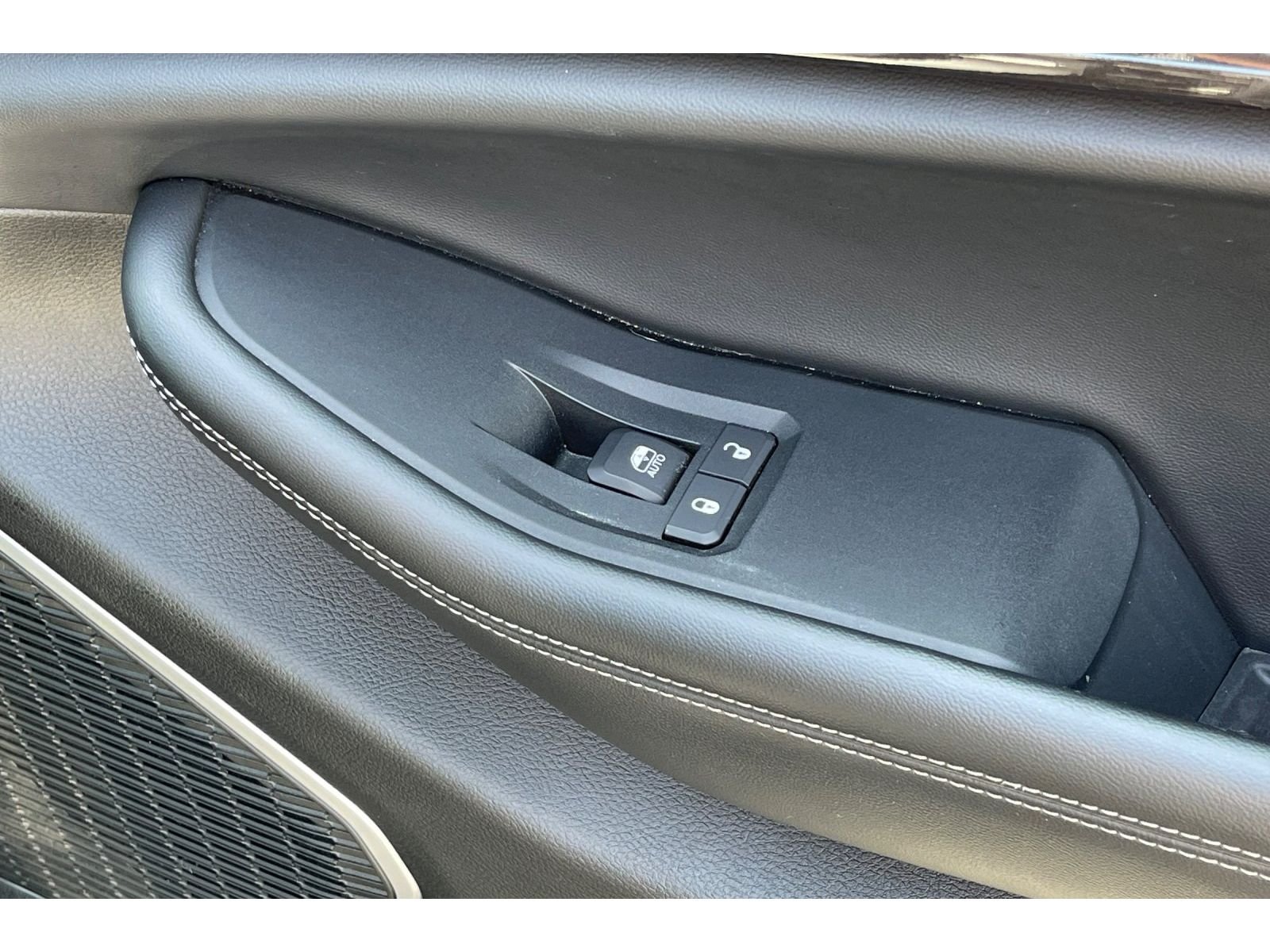 Used 2022 Baltic Gray Metallic Clearcoat Jeep Altitude image 22