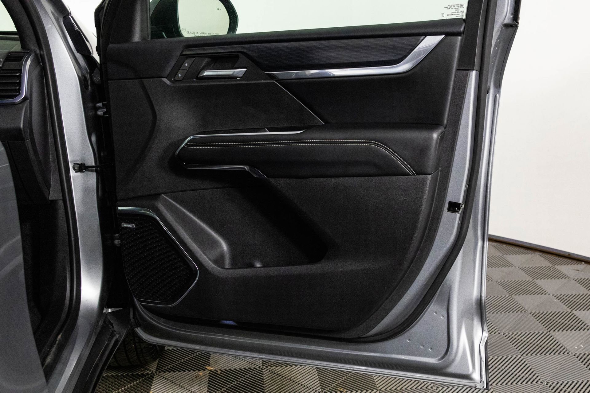 2025 GMC ACADIA - Image 39