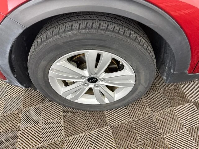 Used 2019 Red Kia LX image 31