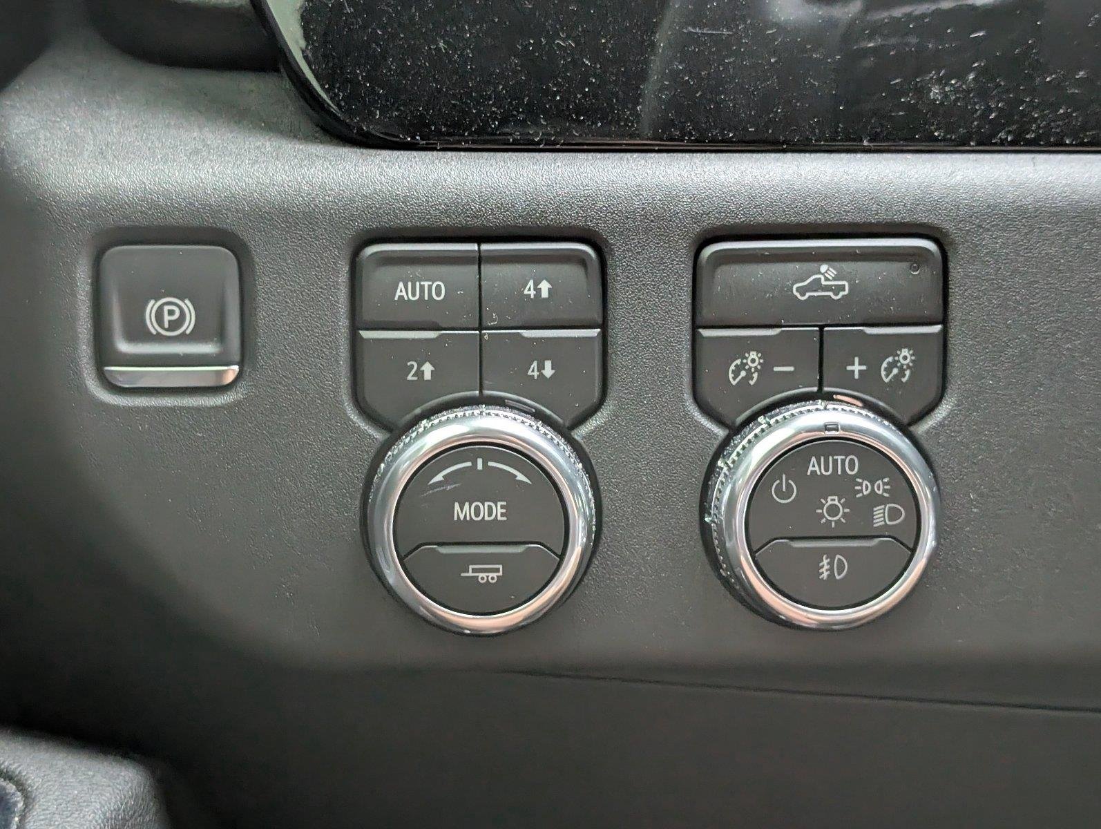Used 2026 Summit White GMC Elevation image 30
