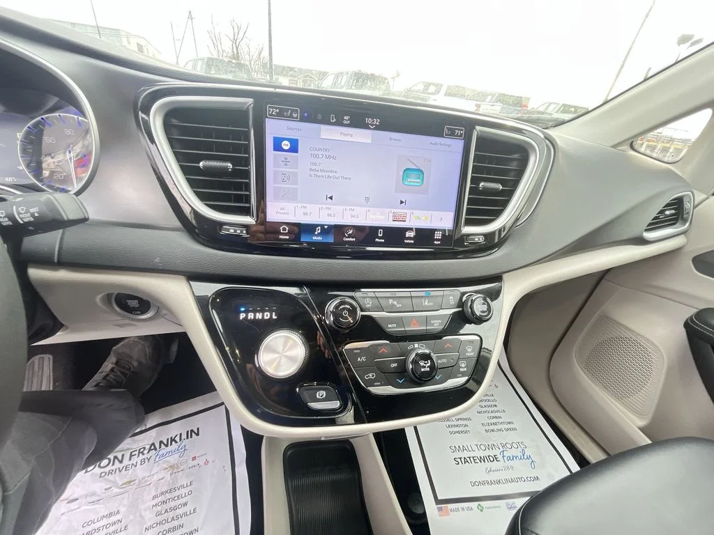 Used 2024 White Chrysler Touring L image 18