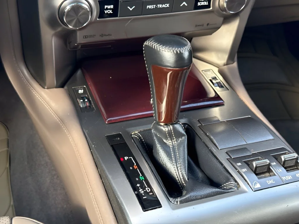 Used 2019 White Lexus 460 image 17