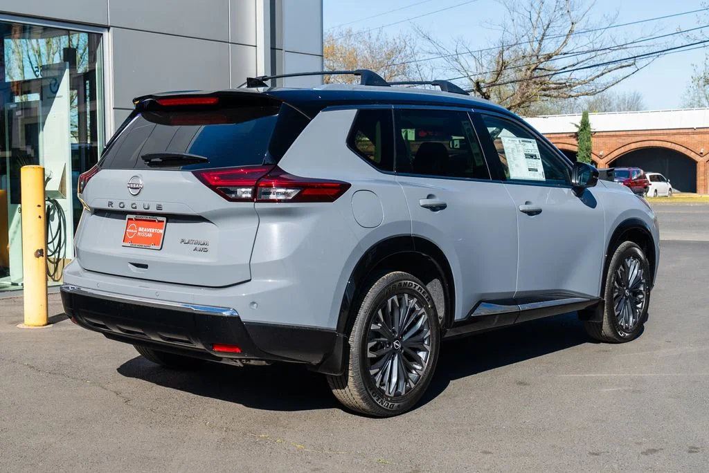 New 2026 Boulder Gray Pearl / Super Black Two-tone Nissan Platinum image 6