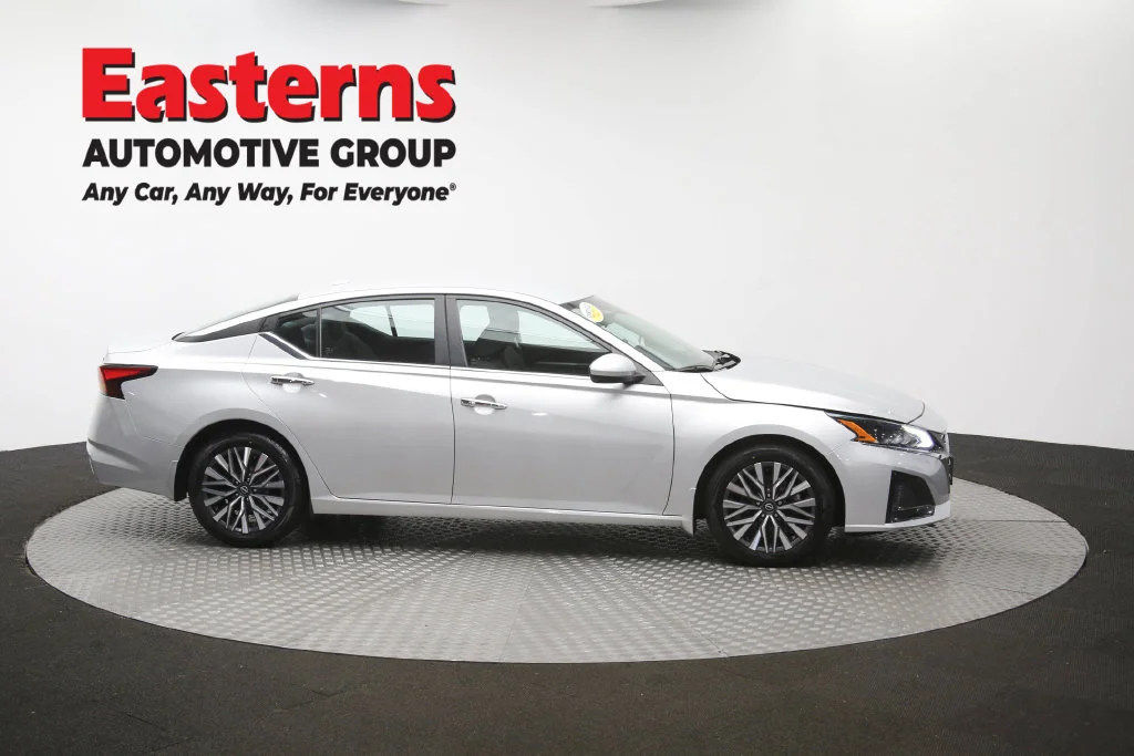 Used 2023 Silver Nissan 2.5 SV image 46