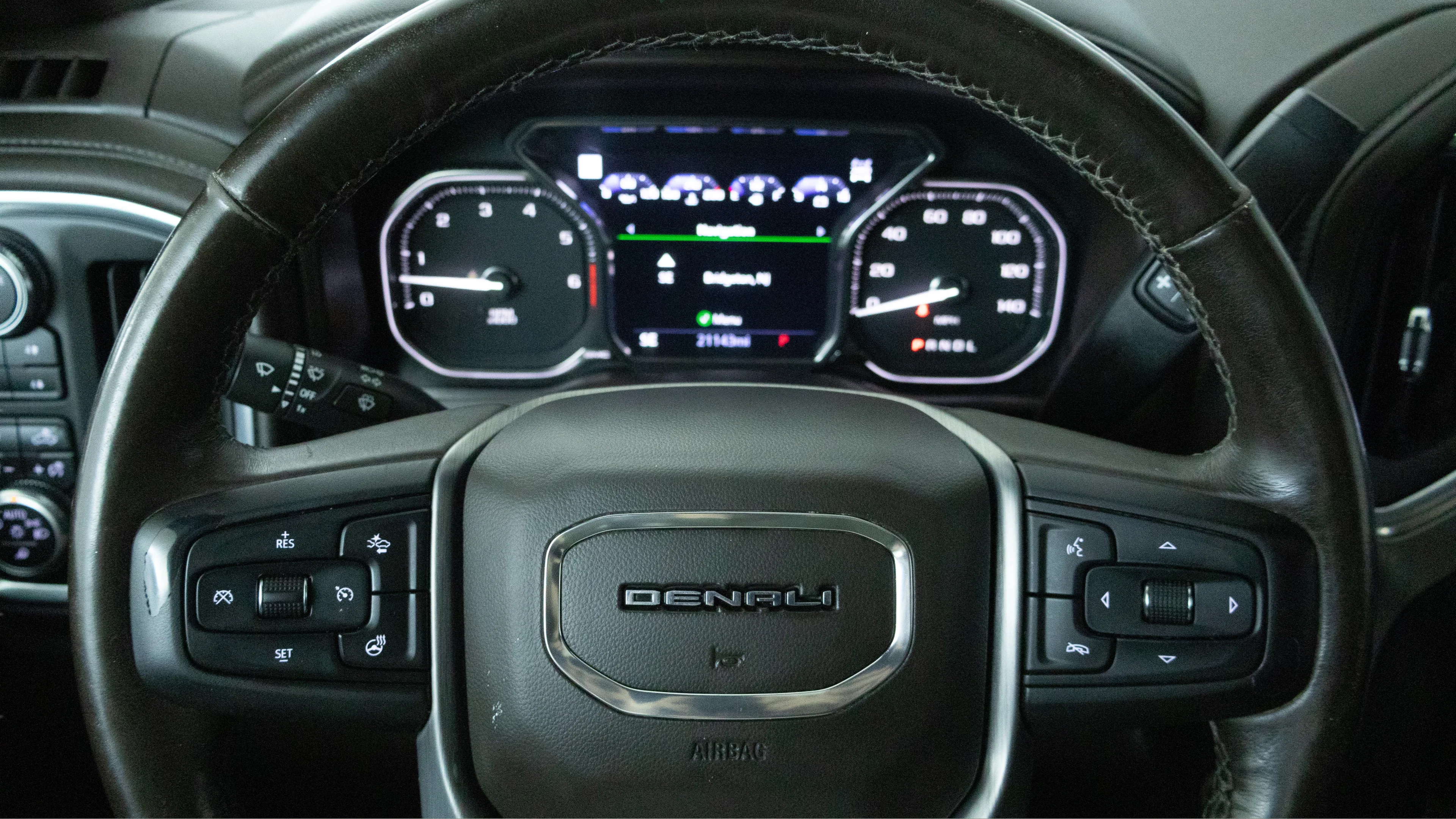 Used 2021 White Frost Tricoat GMC Denali image 17