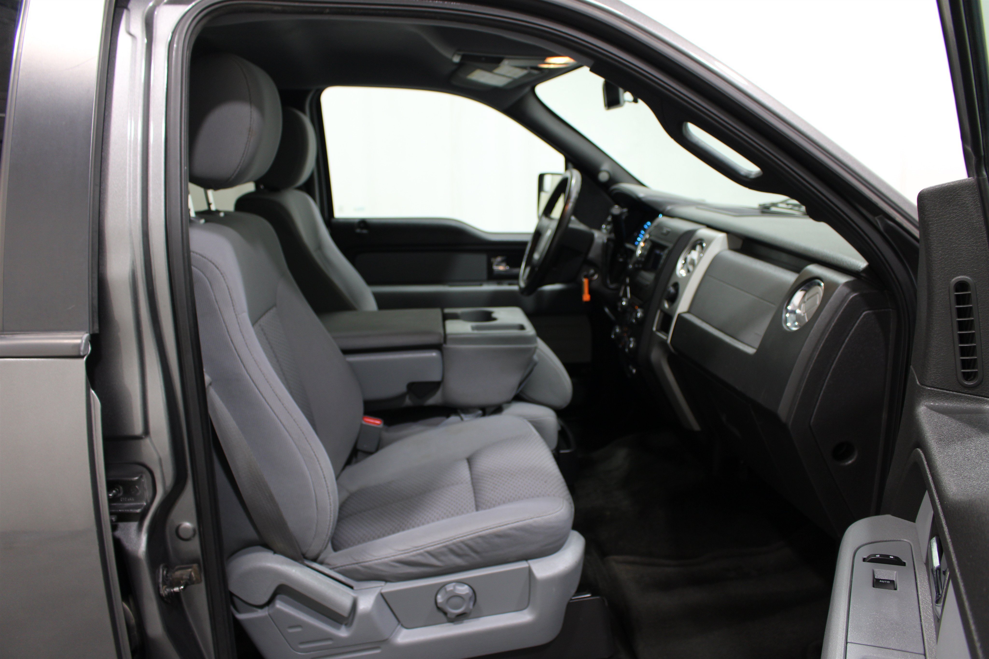 Used 2014 Sterling Gray Metallic Ford XLT image 19