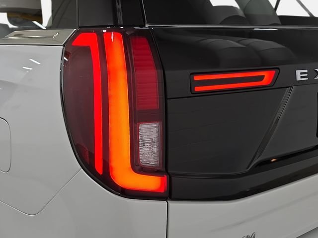 Used 2025 White Ford Platinum image 31