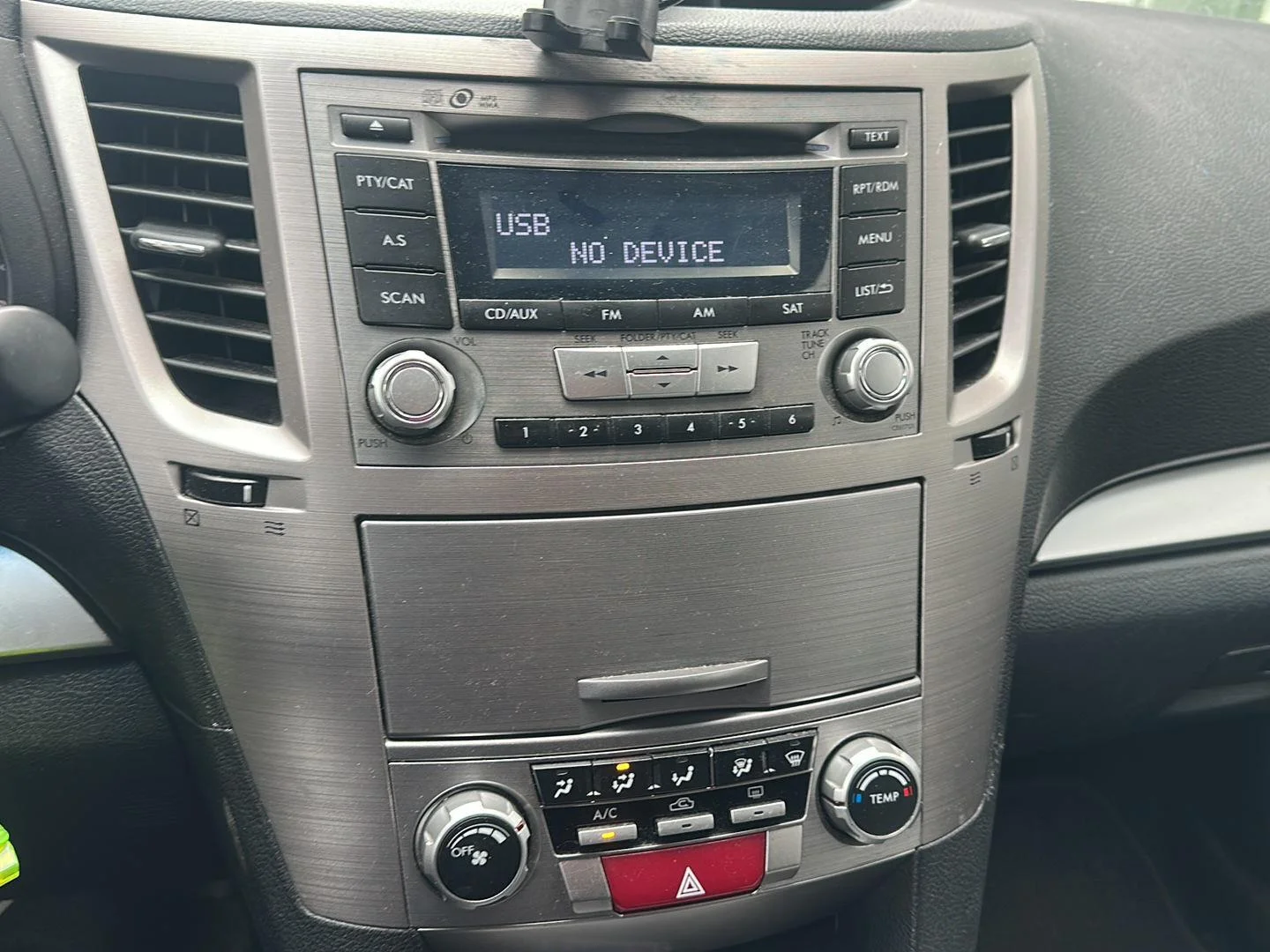 Used 2013 Ice Silver Metallic Subaru 2.5i Premium image 17