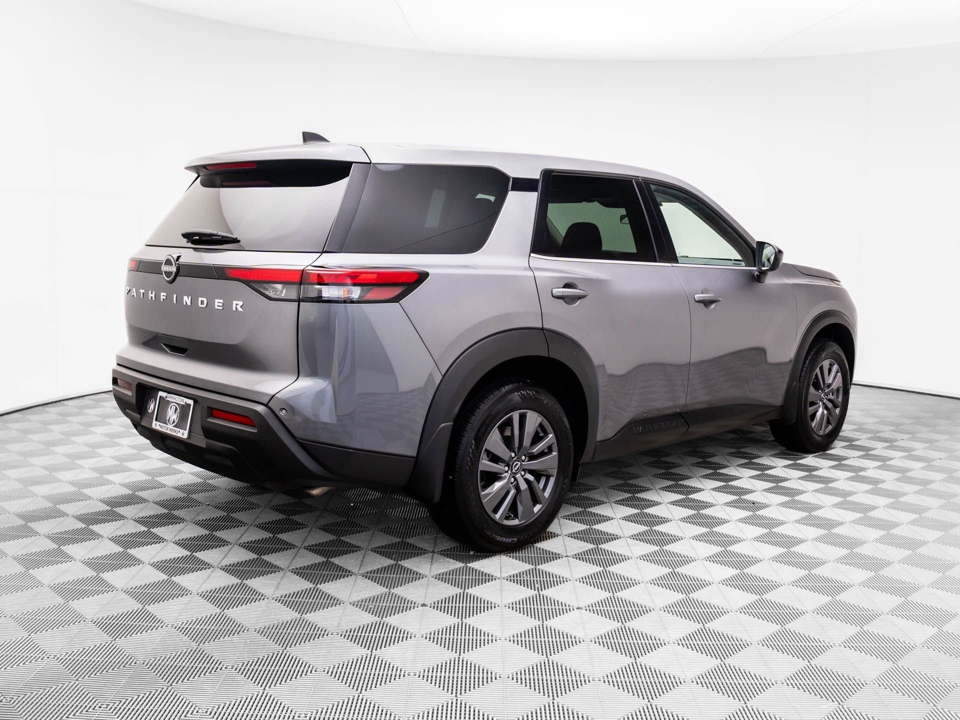 2024 Nissan Pathfinder S photo 3