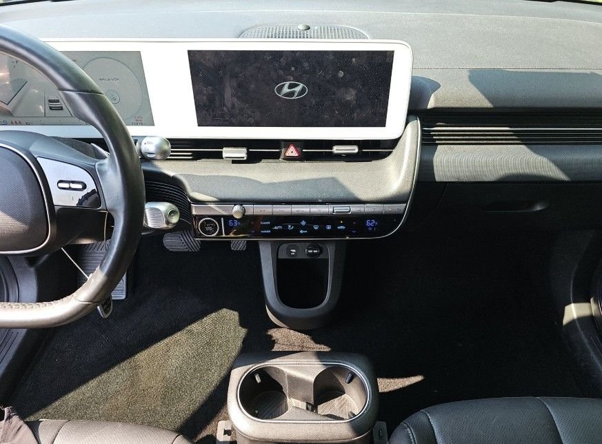Used 2023 Gray Hyundai SEL image 10