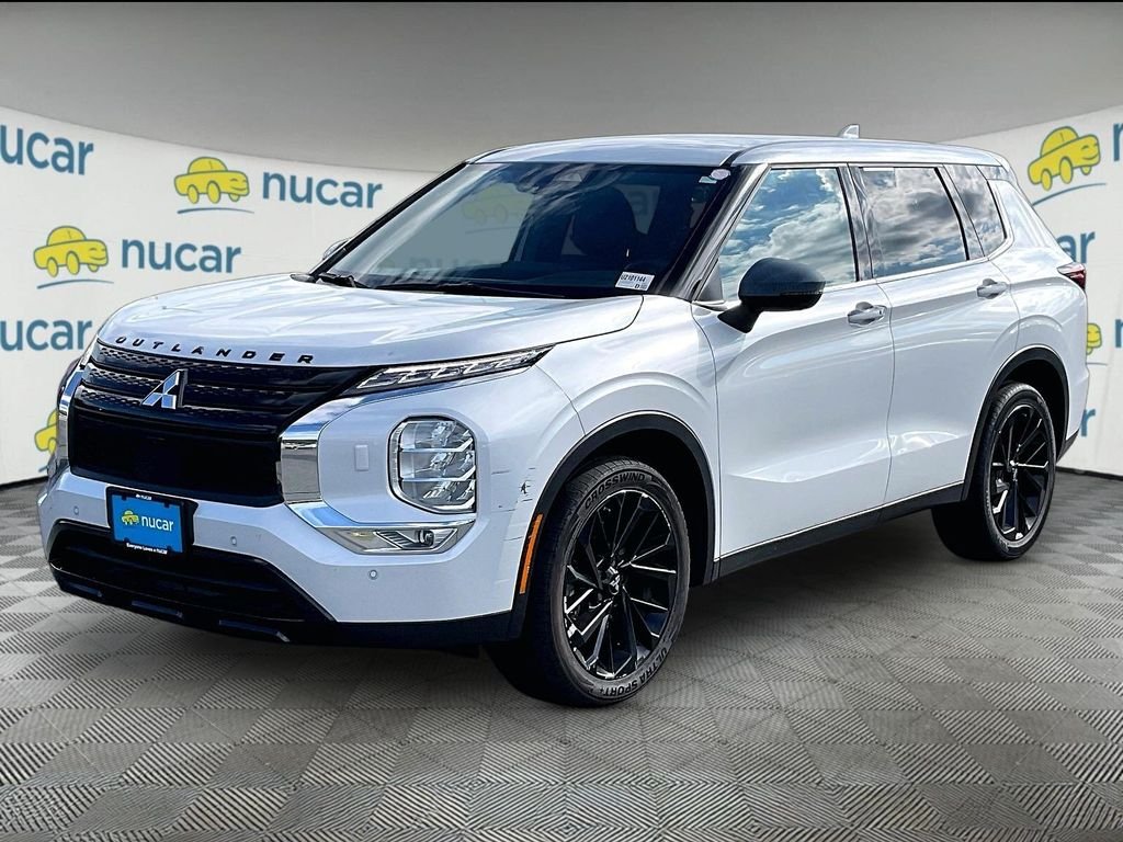 Used 2023 White Mitsubishi SE image 2