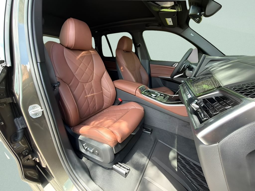 New 2026 Manhattan Green Metallic BMW xDrive50e image 23