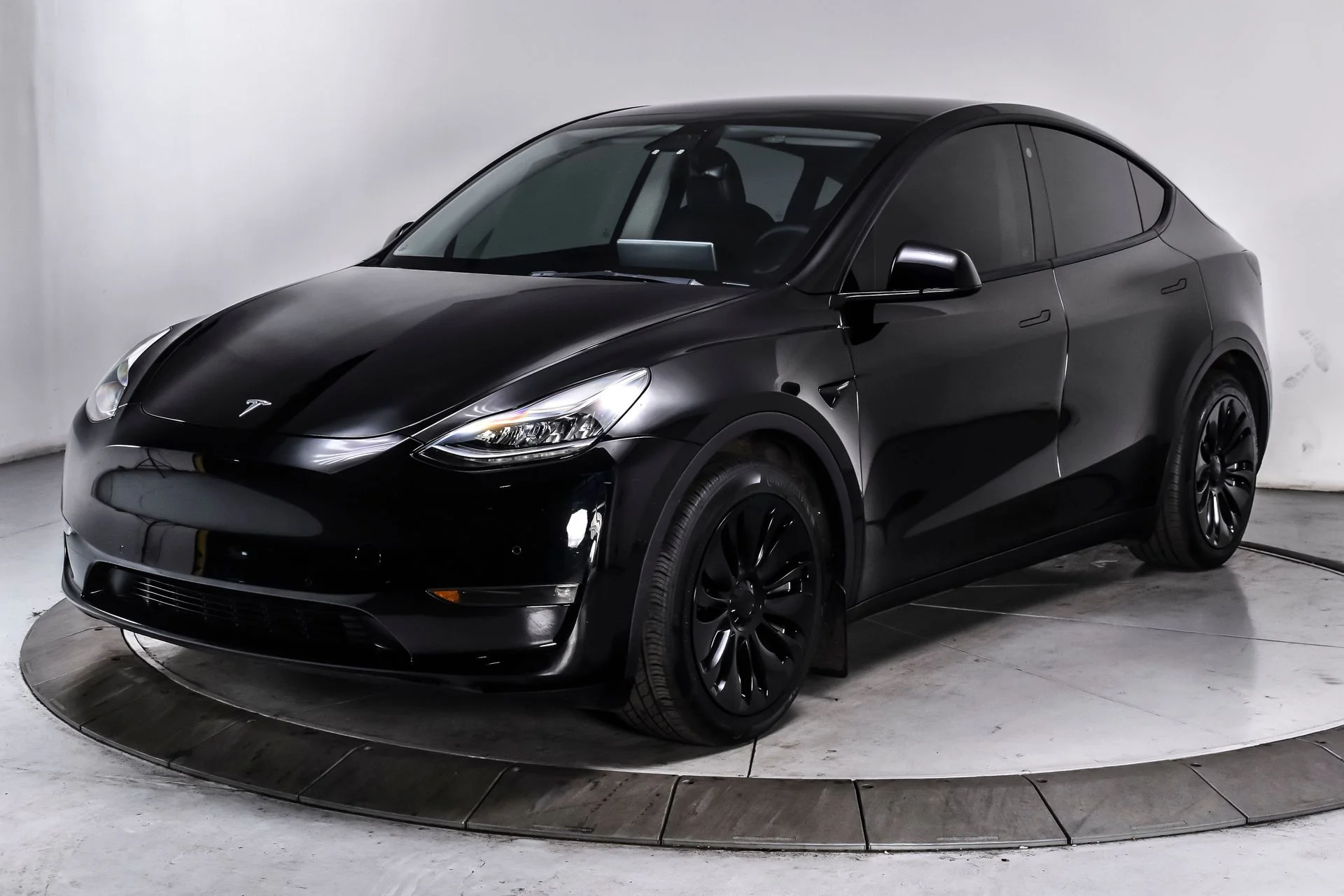 Used 2022 Tesla Model Y Long Range with VIN 7SAYGAEE4NF401829 for sale in Seattle, WA