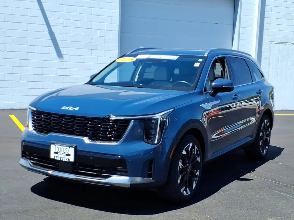 Used 2025 Black Kia EX image 8