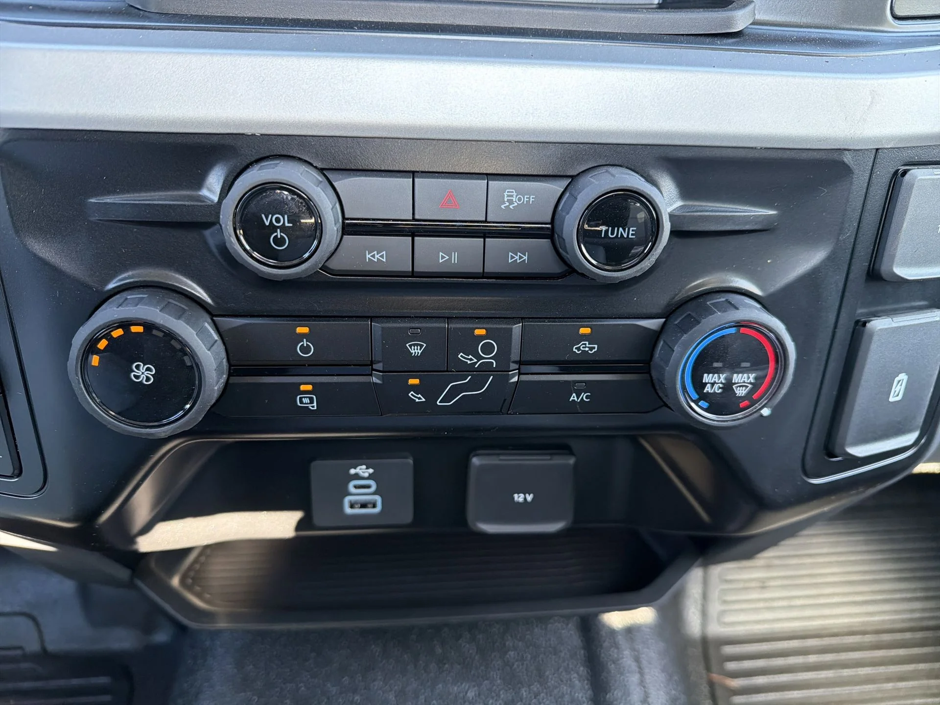 New 2025 Oxford White Ford F-450® XL image 5
