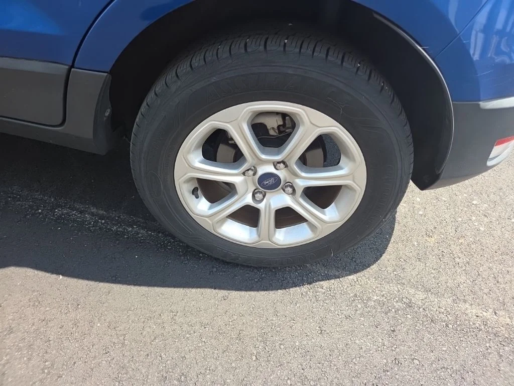 Used 2018 Blue Ford SE image 23
