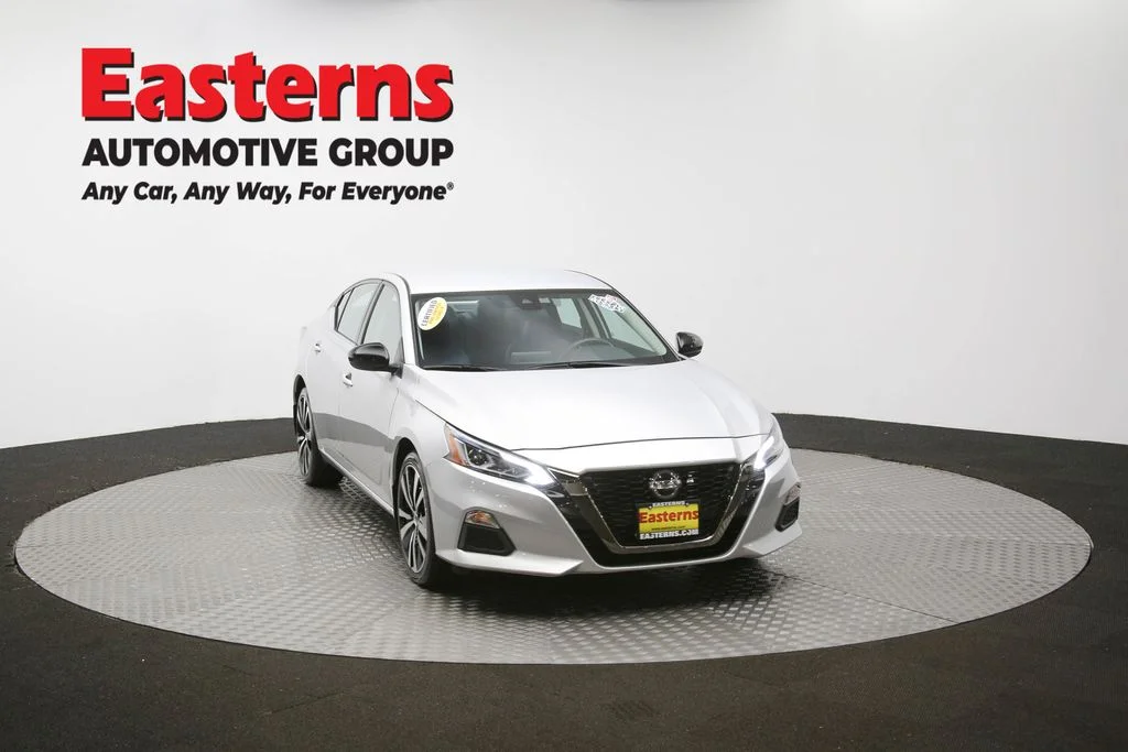 Used 2022 Silver Nissan 2.5 SR image 47