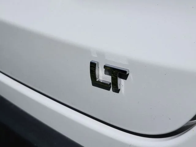 Used 2025 White Chevrolet LT image 5