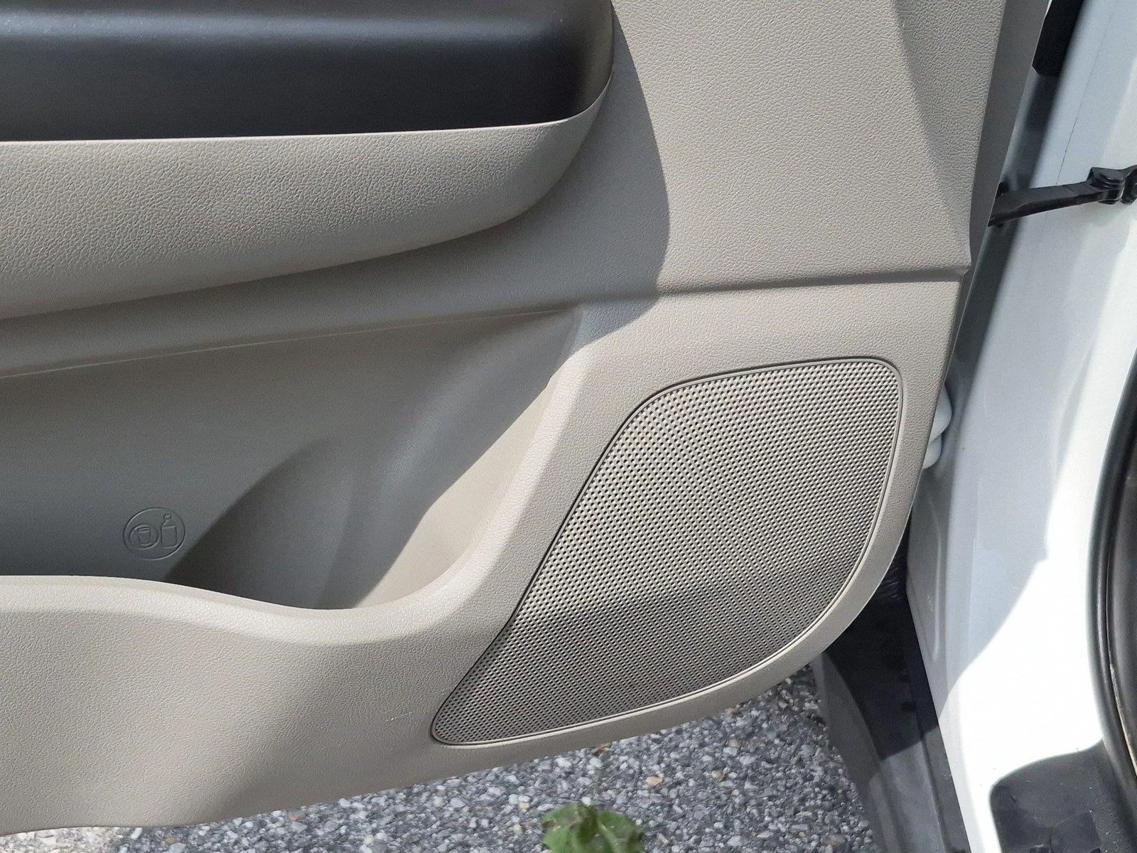 Used 2020 Clear White Kia LX image 17
