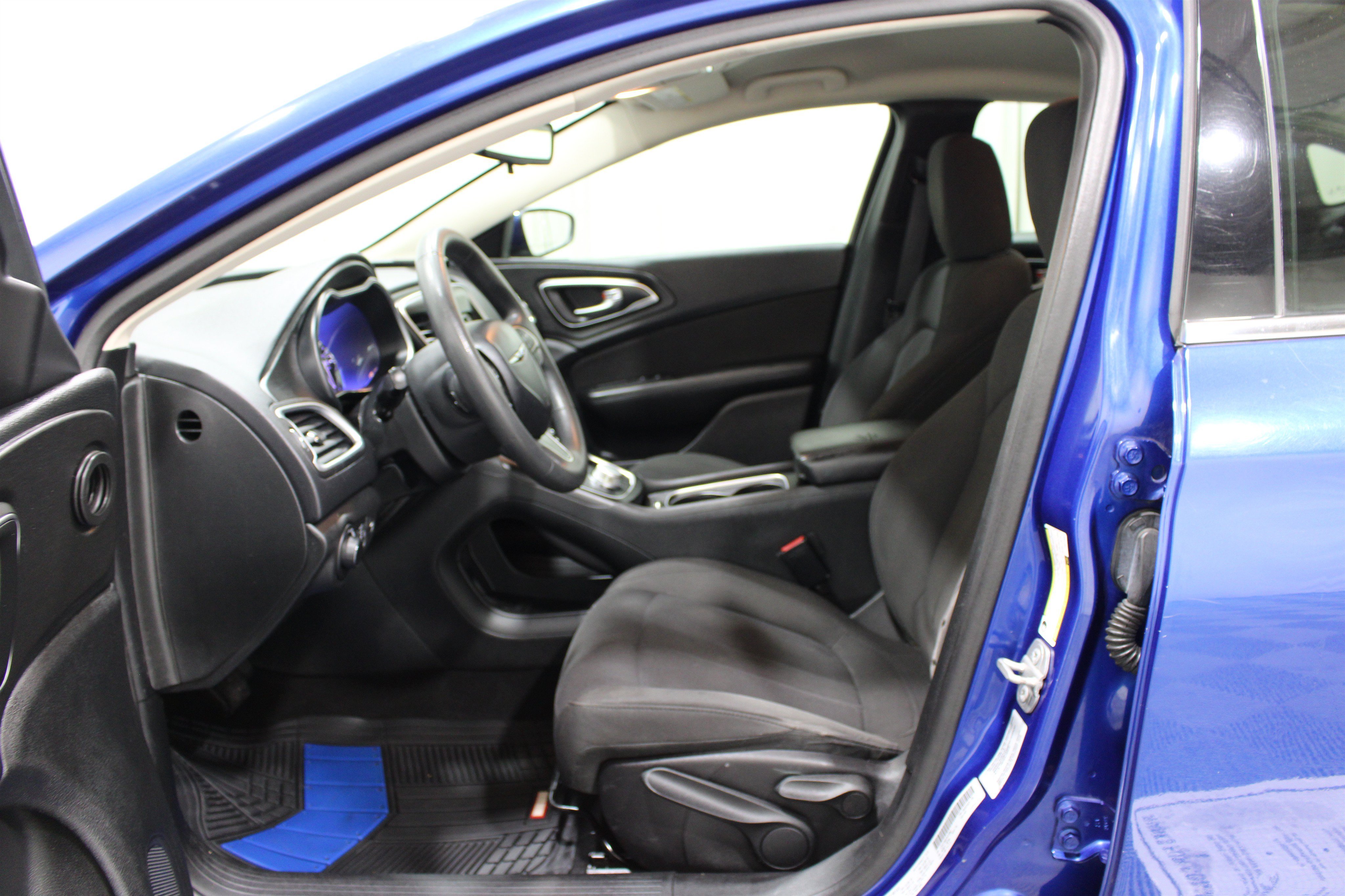 Used 2015 Vivid Blue Pearlcoat Chrysler Limited image 3