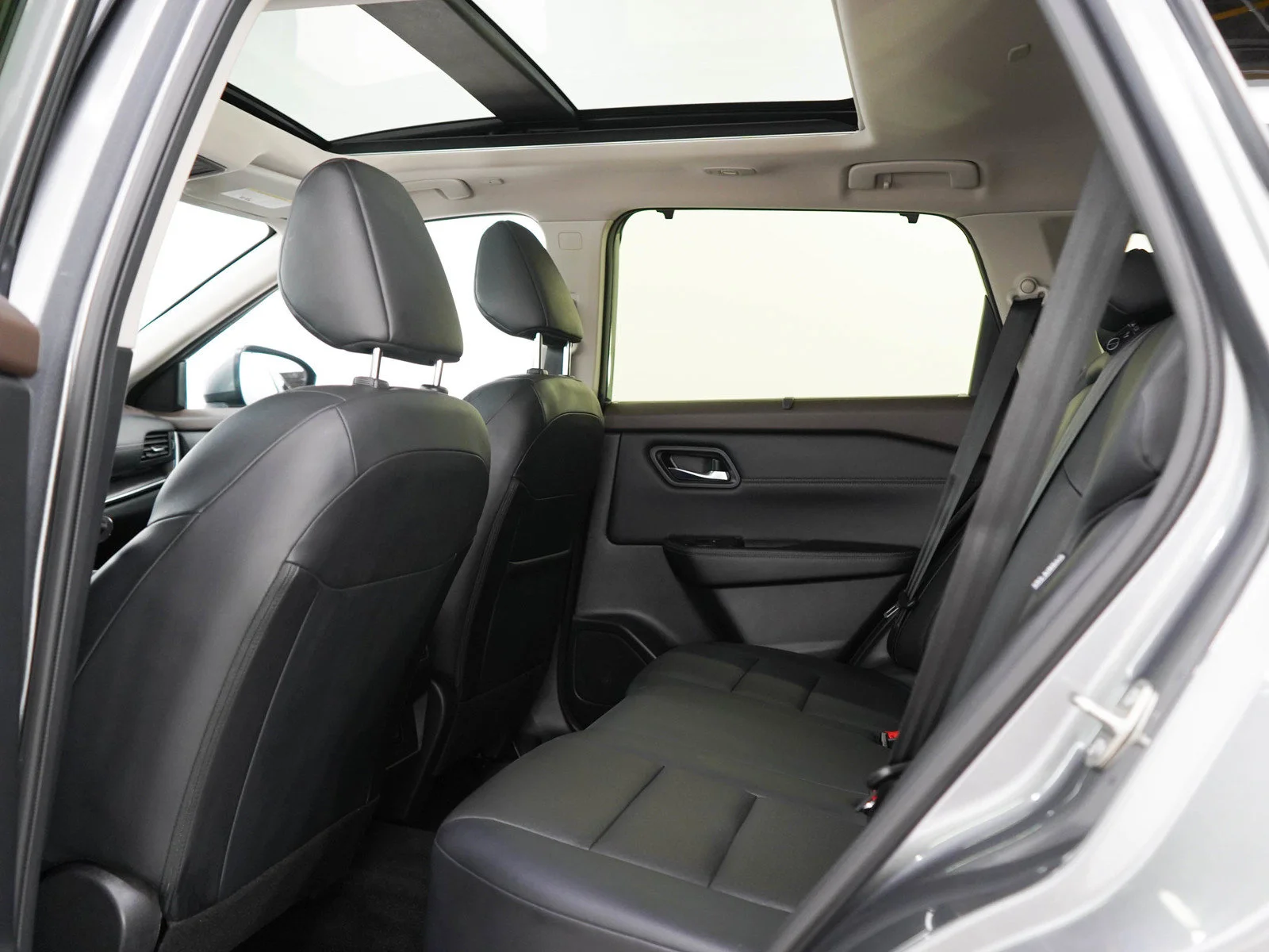 Used 2023 Gun Metallic Nissan SV image 18