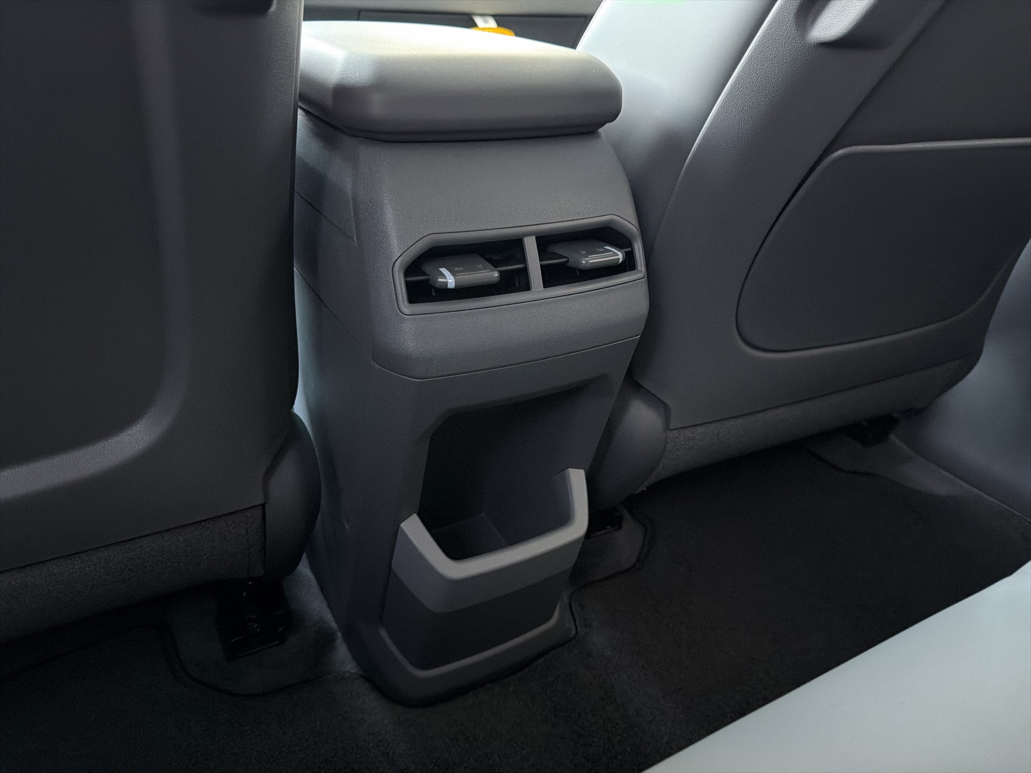 New 2027 Aurora Black Pearl Kia Wind image 14