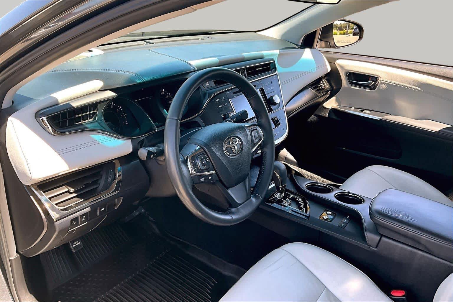 Used 2017 Magnetic Gray Metallic Toyota XLE image 17