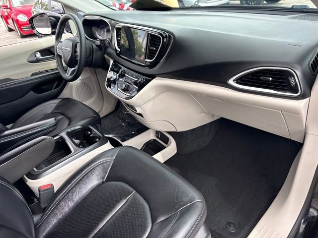 Used 2024 Black Chrysler Touring L image 16