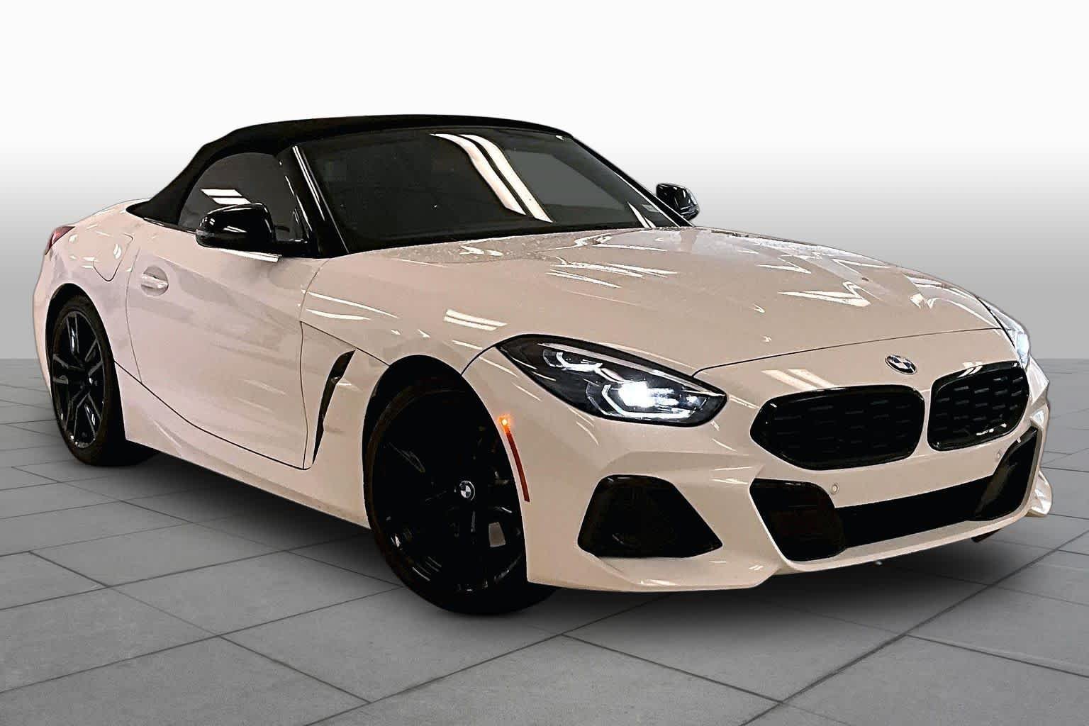 Used 2023 Alpine White BMW sDrive30i image 2
