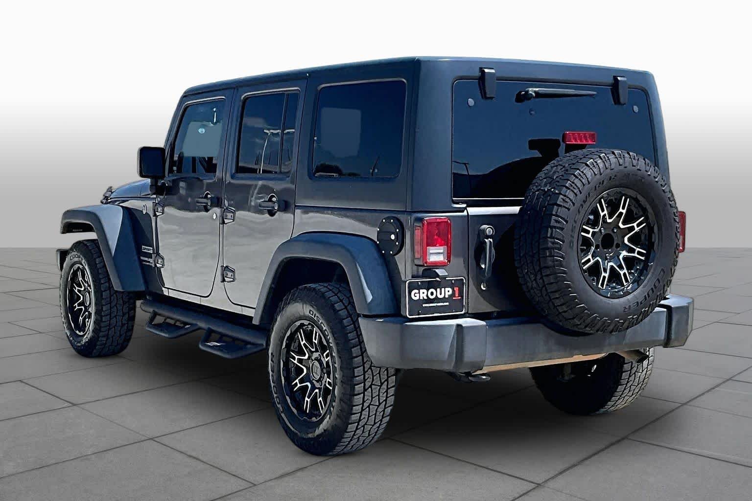 Used 2018 Granite Crystal Metallic Clearcoat Jeep Sport S image 11